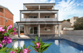 Pet Friendly Home In Banj